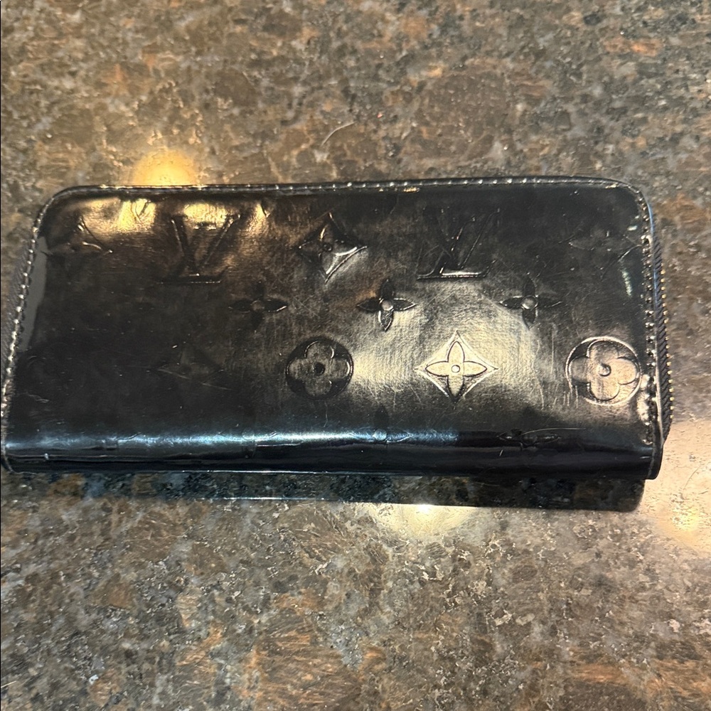 Source Unknown Glossy Black Embossed Monogram Clu… - image 2